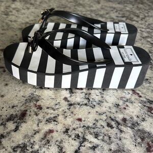 NWOT Kate Spade Black & White Stripe Bow Wedge Flip Flop Size 7